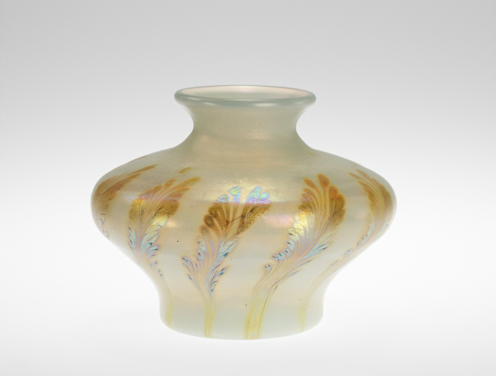 Vase, Claire de Lune. Herbert F. Johnson Museum of Art, Cornell University, 64.0839.